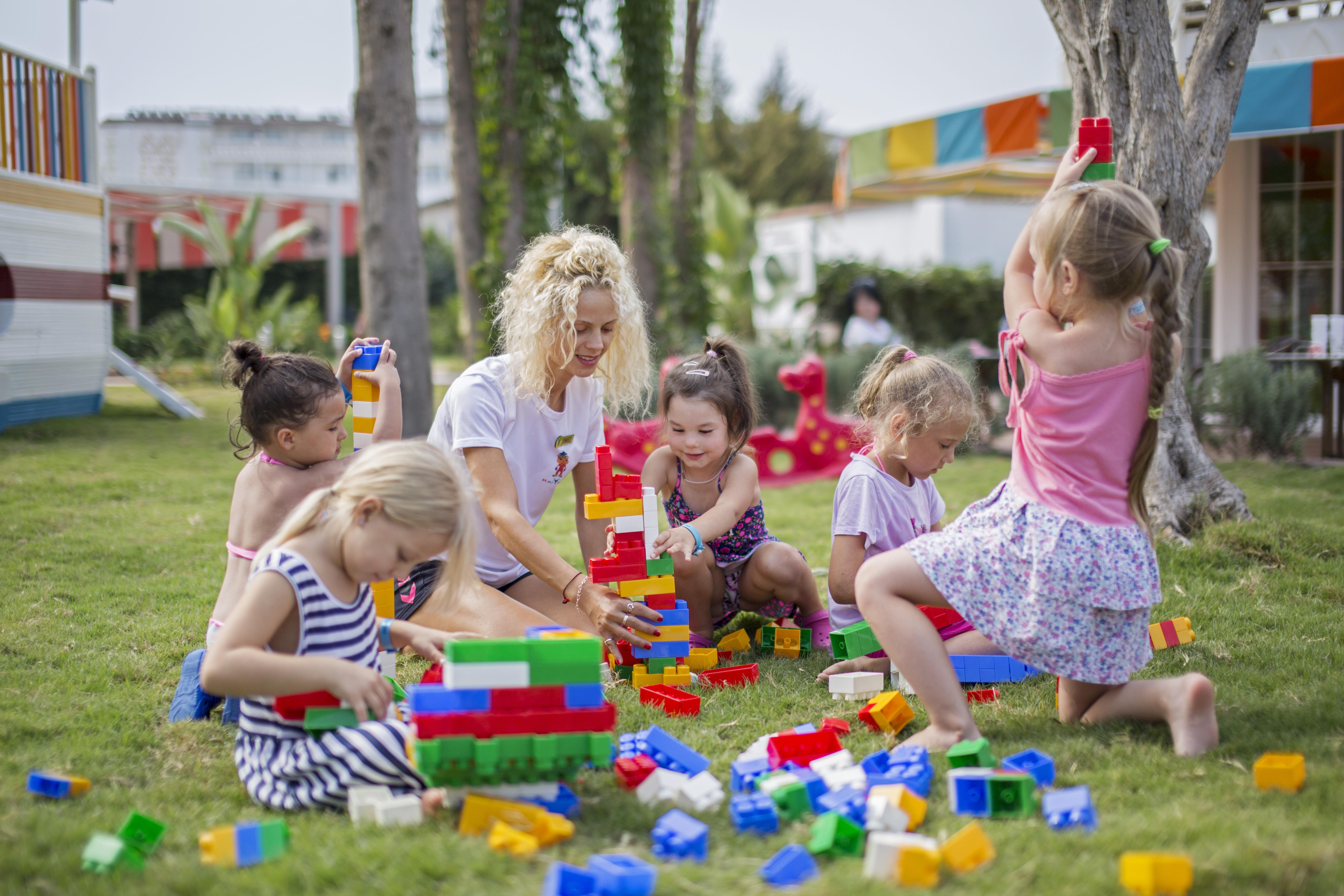 Innvista Hotels Belek Extérieur photo Children playing with plastic building blocks
