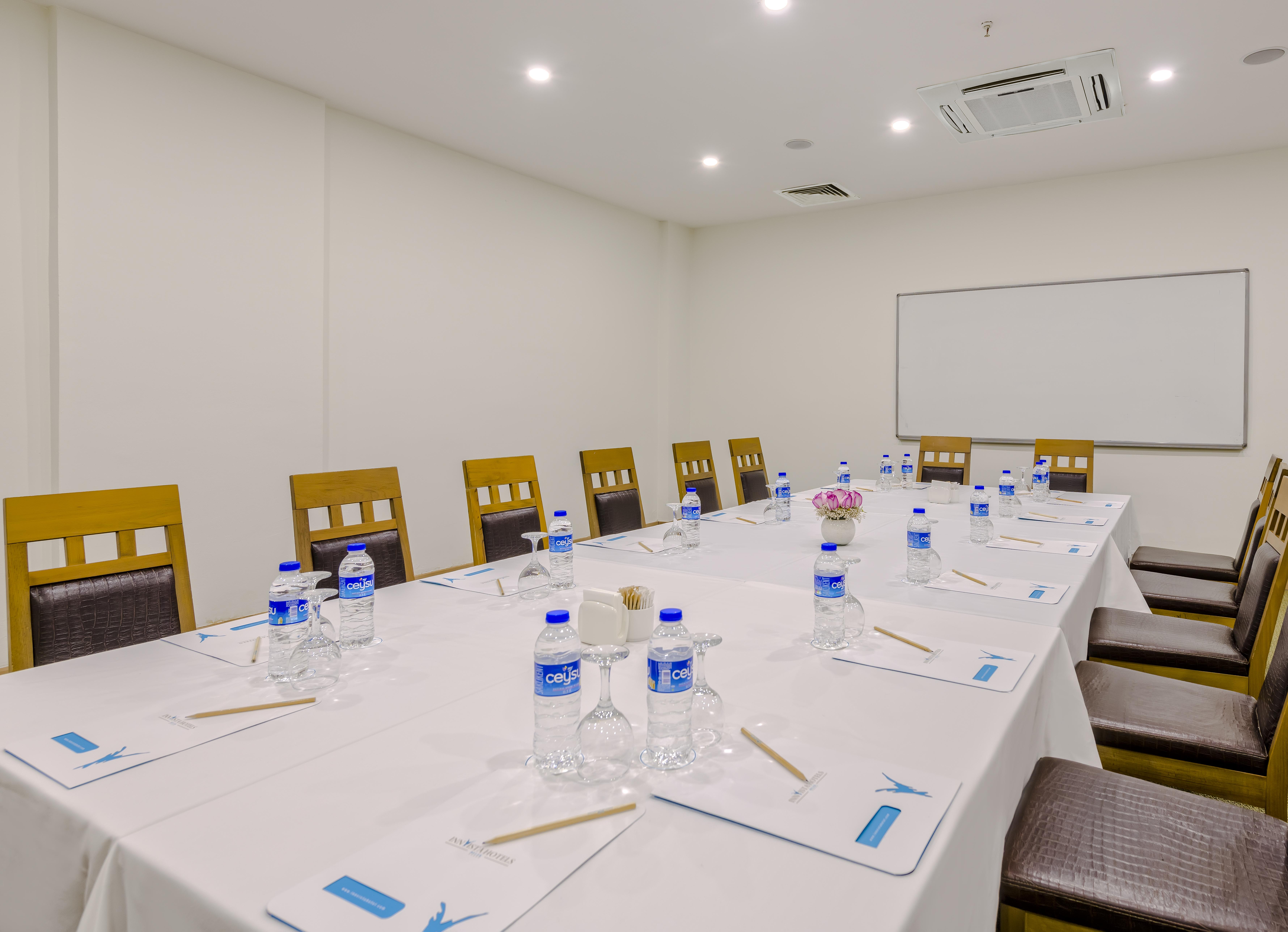 Innvista Hotels Belek Extérieur photo Meeting room