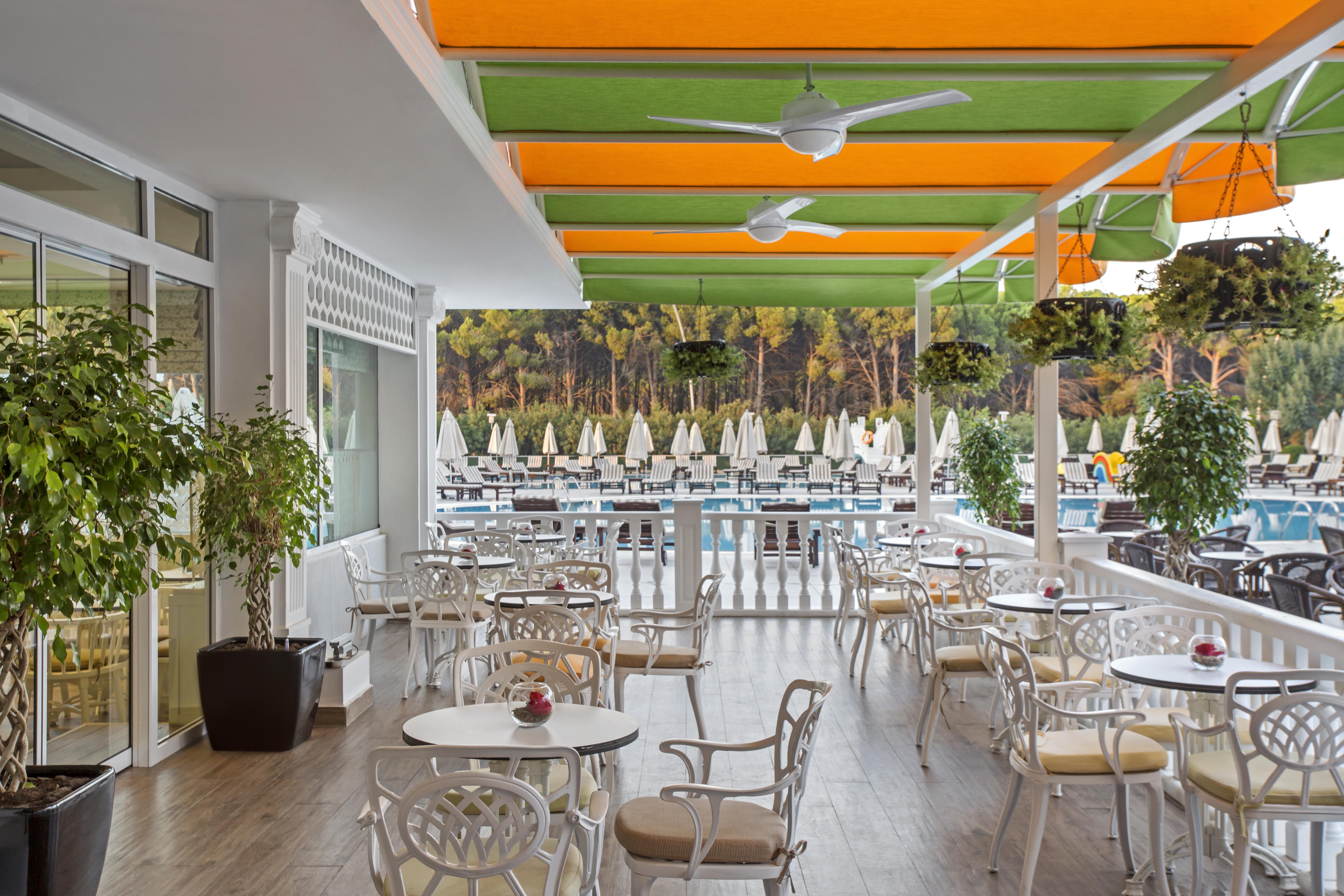 Innvista Hotels Belek Restaurant photo The pool bar at the hotel