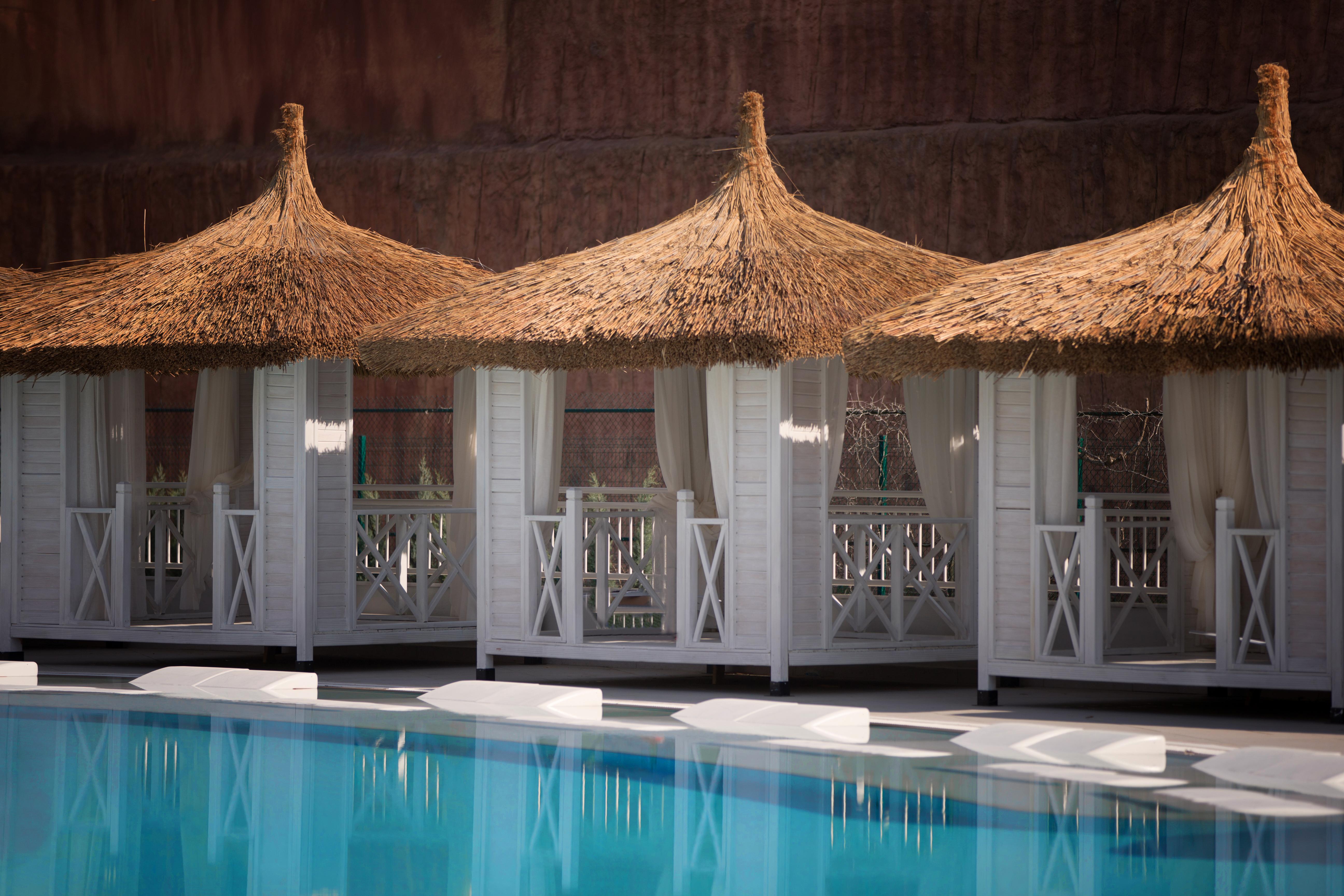 Innvista Hotels Belek Extérieur photo Cabanas at the pool