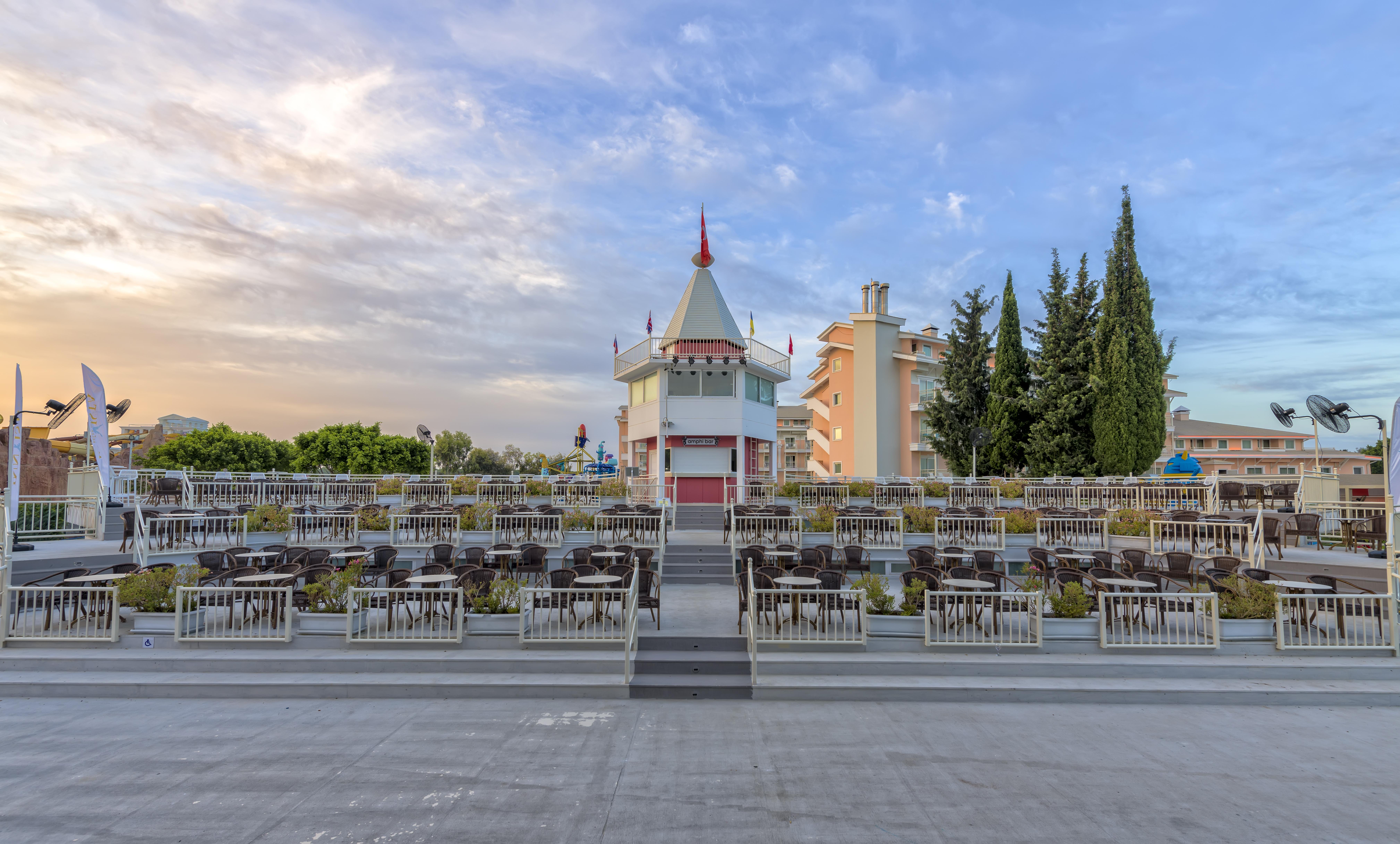 Innvista Hotels Belek Extérieur photo The square of the university